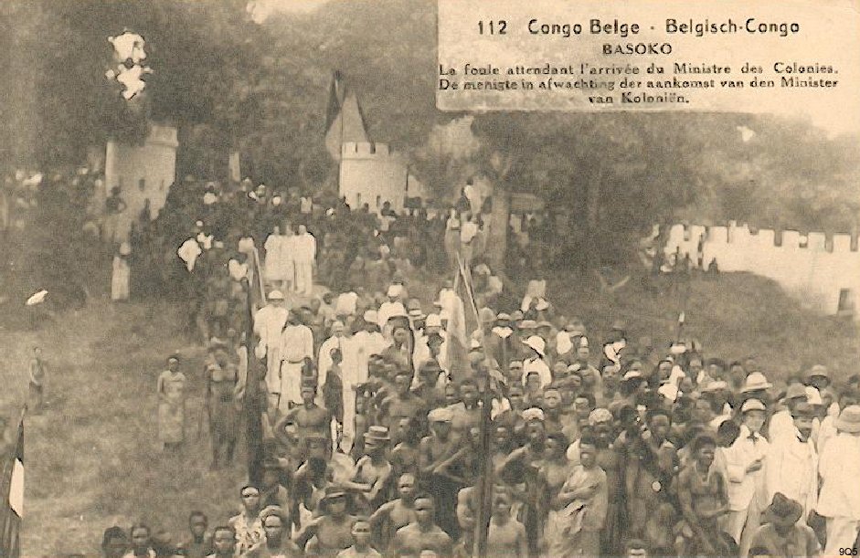 112 Basoko - La foule attendant l'arrivée du Ministre des Colonies